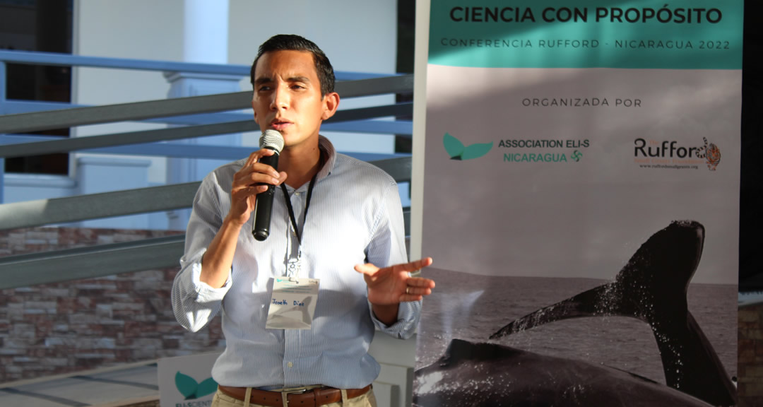 Maestro Josseth Díaz Domínguez, investigador y coordinador del Centro Nacional de Innovación Abierta (CNIA), durante su ponencia