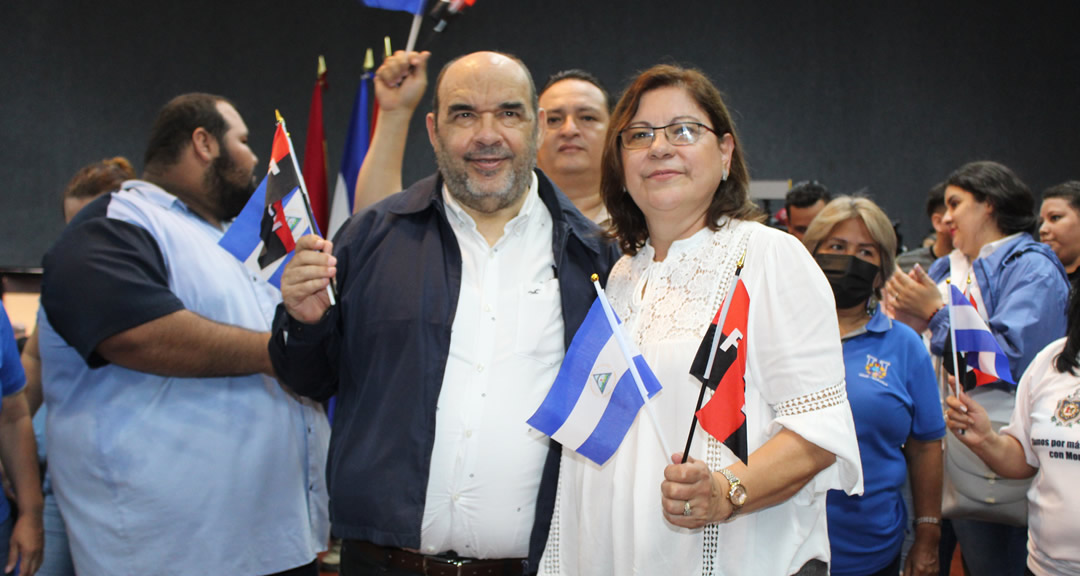 Doctor Luis Alfredo Lobato Blanco y maestra Ramona Rodríguez Pérez