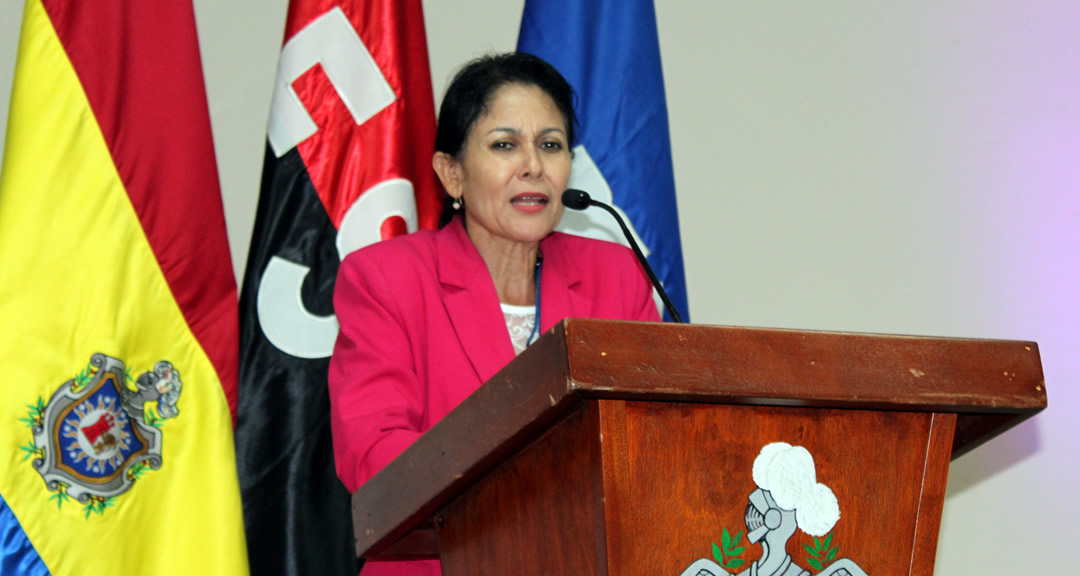 Dra. Telma López Briceño, decana de la Facultad de Humanidades y Ciencias Jurídicas.