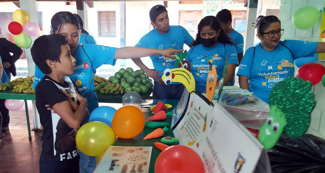 En la actividad se brindaron charlas de alimentación saludable a los infantes