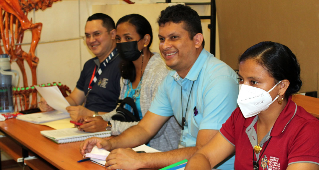 Docentes de la FAREM-Chontales durante el encuentro