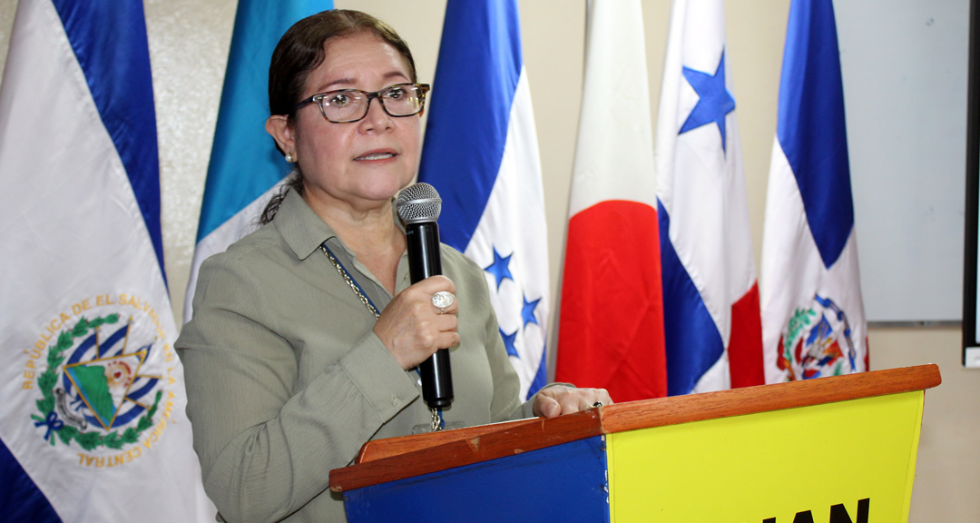 Máster Selvia Flores, directora del CIRA