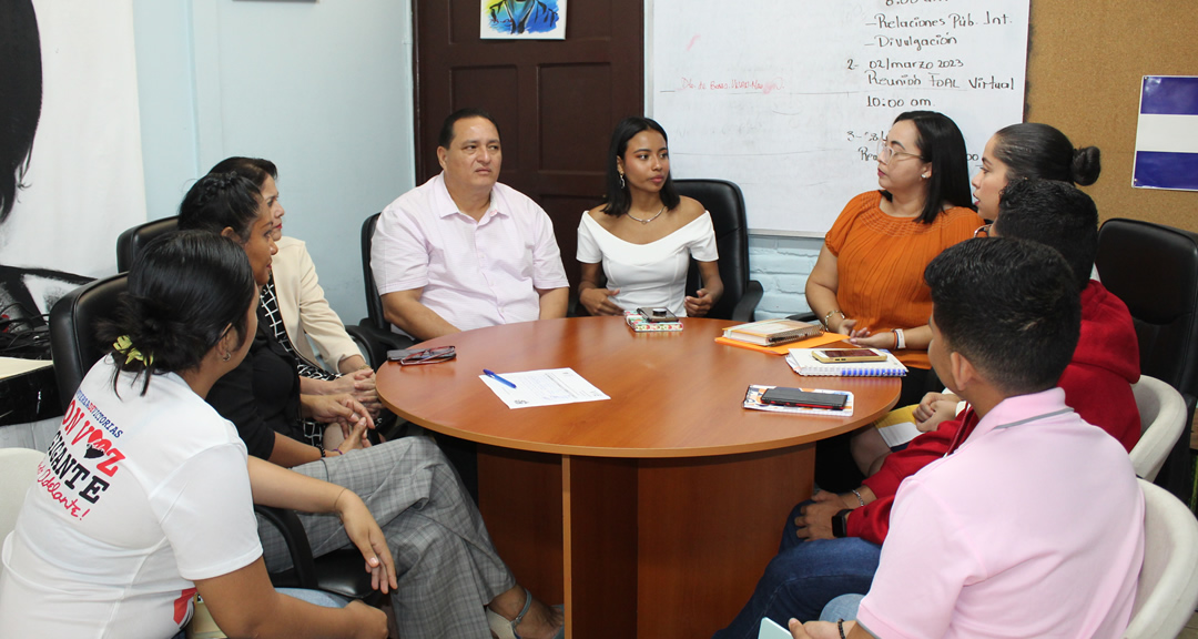 Autoridades del VAE, FHCJ, DIREPI y la UNEN durante el encuentro.