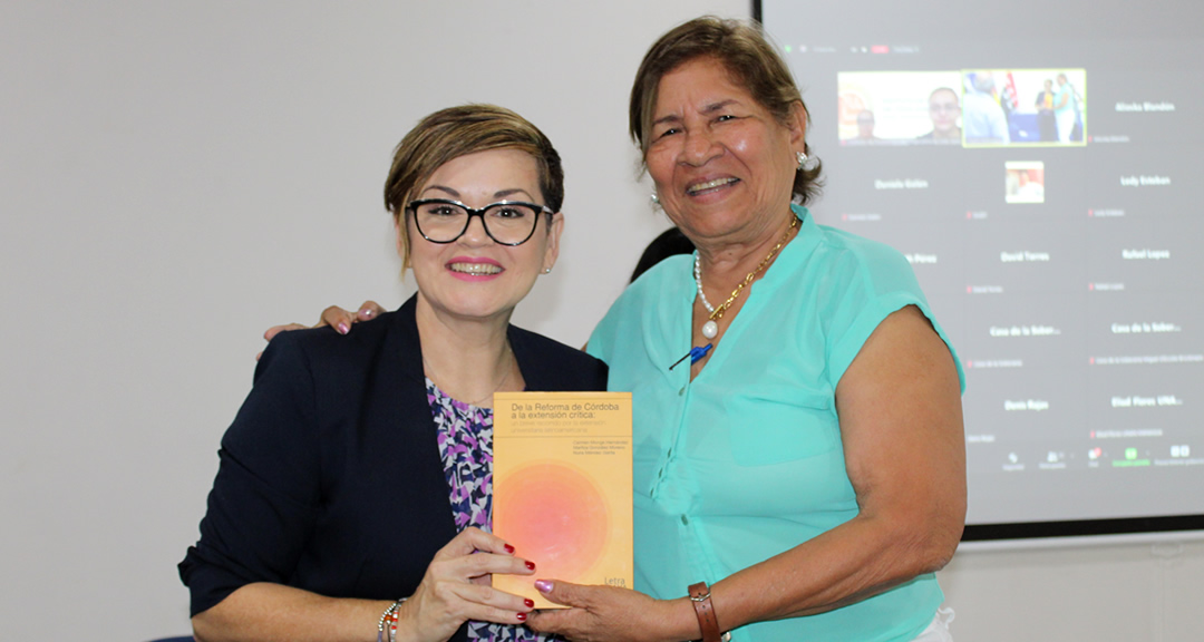 Las doctoras Carmen Monge Hernández y Jilma Romero Arrechavala, directora de la DIREX.