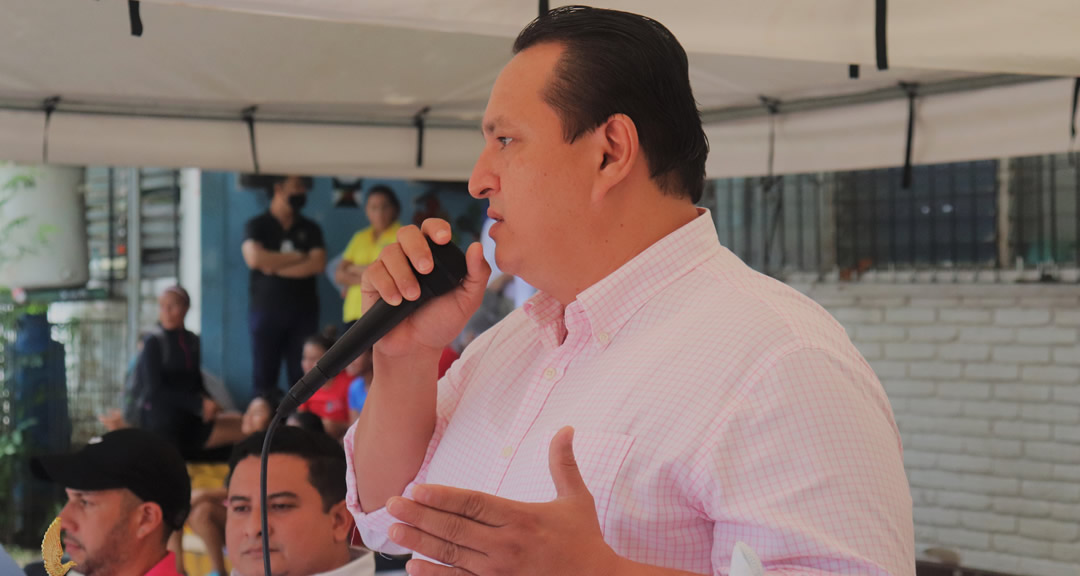 MSc. Bismarck Santana, Vicerrector de Asuntos Estudiantiles durante su discurso de apertura.