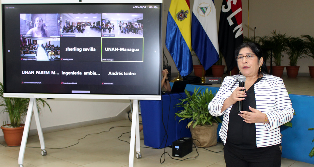 Dra. Sonia Orozco Hernández, vicerrectora de Docencia, durante el encuentro.