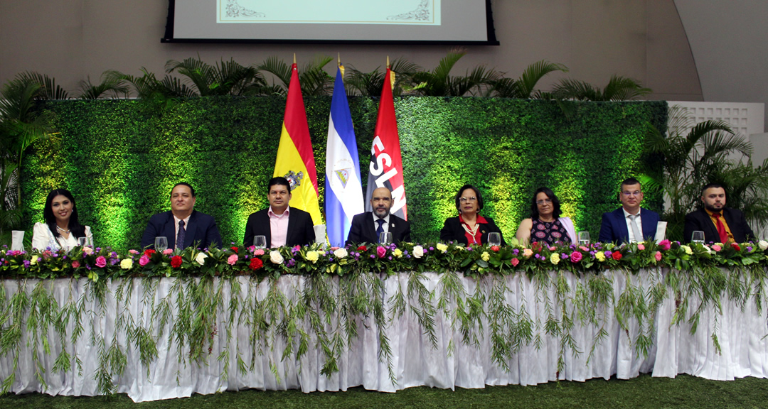 Autoridades que presidieron el evento.