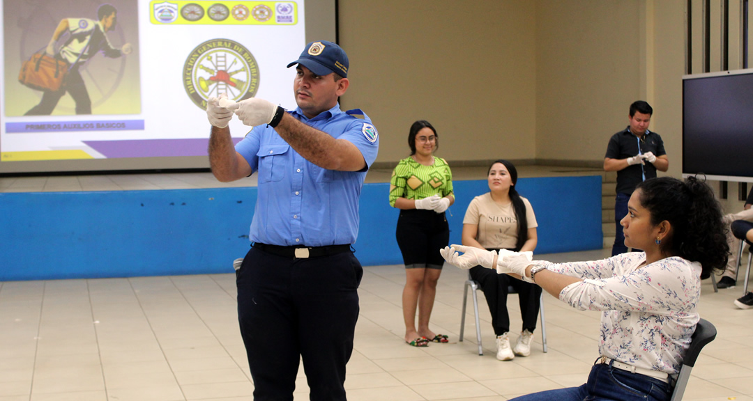 Comunidad universitaria se capacita en técnicas de primeros auxilios