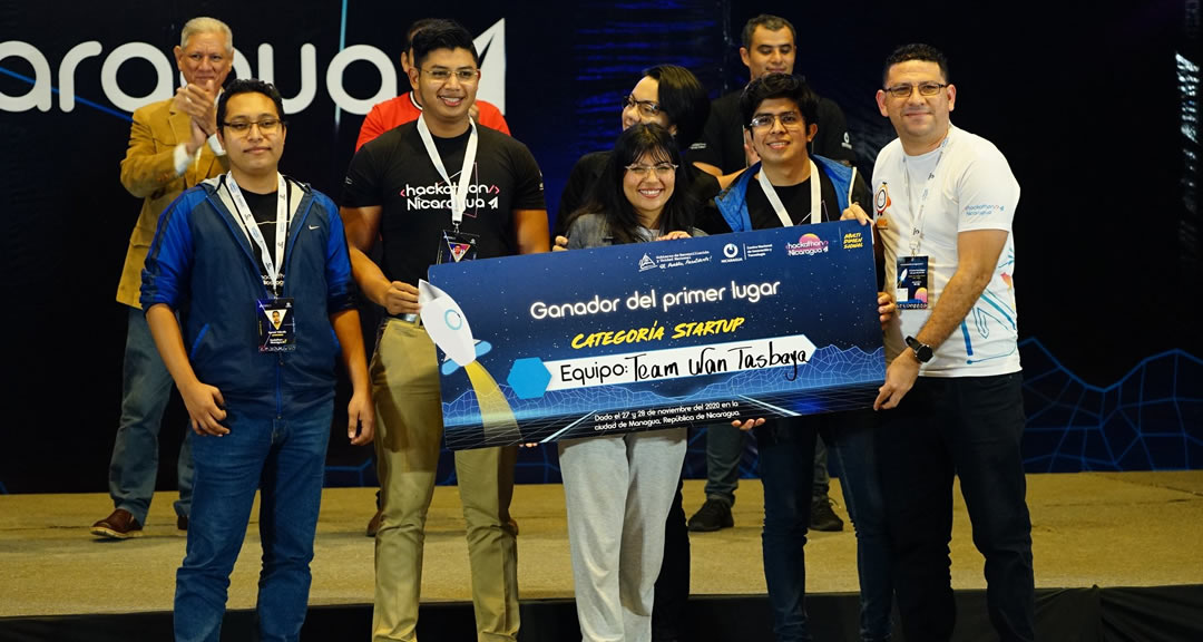 Ganadores del primer lugar en la categoría Startup, Team Wan Tasbaya del Departamento Informática Educativa, Facultad de Educación e Idiomas.