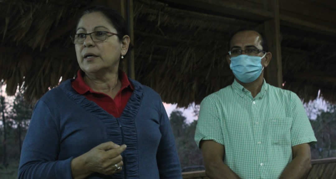 Maestra Ramona Rodríguez, Presidenta del CNU y Rectora de la UNAN-Managua, junto al PhD. Enrique Cordón Suárez, Vicerrector de la URACCAN del recinto Bilwi.