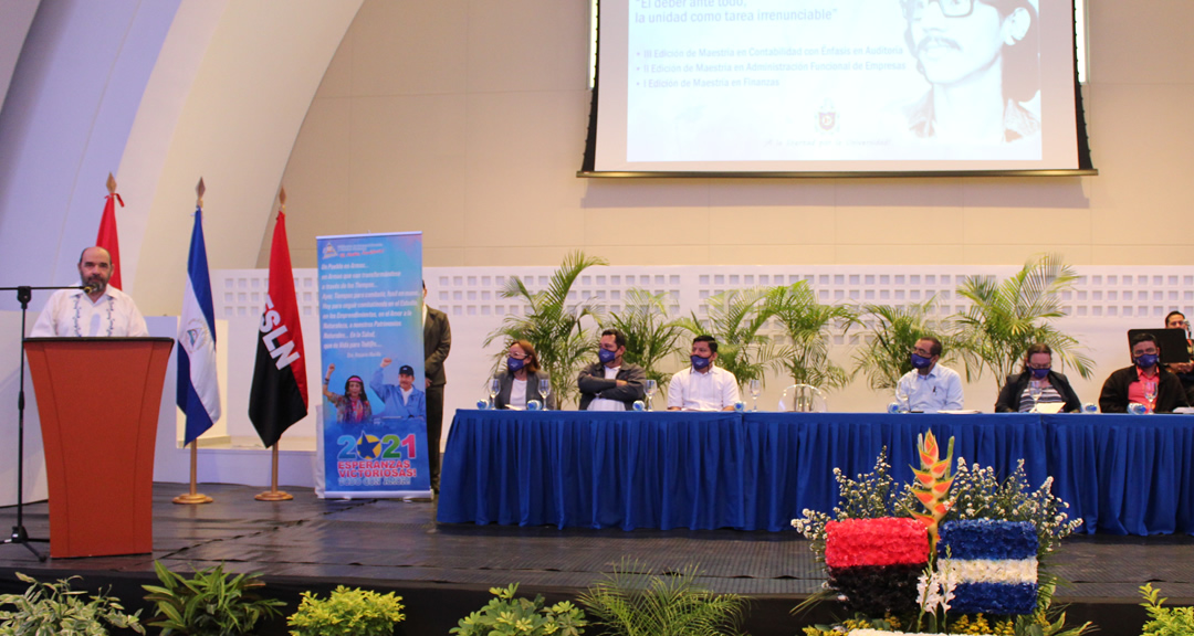 El Dr. Luis Alfredo Lobato Blanco, Vicerrector General de la UNAN-Managua, durante su intervención.