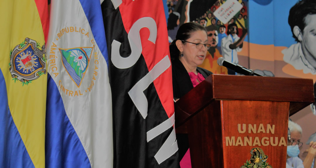 Maestra Ramona Rodríguez durante su discurso inaugural