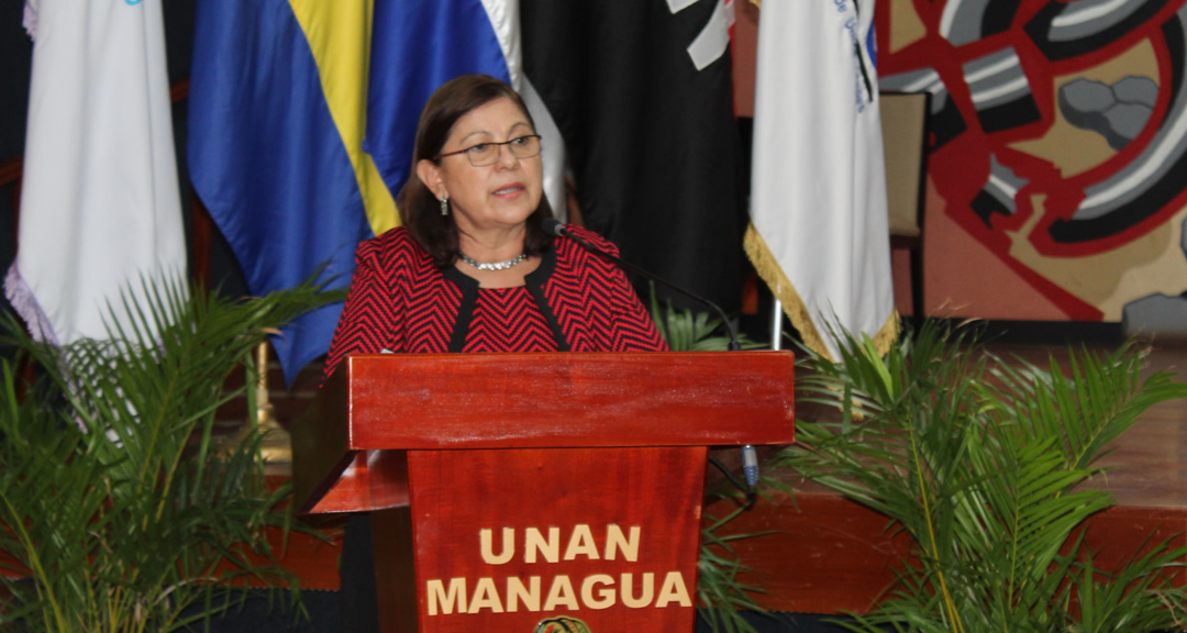 Maestra Ramona Rodríguez Pérez, Presidenta del CNU y Rectora de la UNAN Managua, durante el evento.