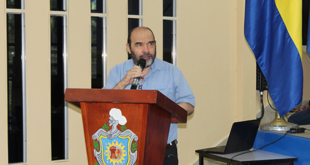 El Dr. Luis Alfredo Lobato Blanco, Vicerrector General de la UNAN-Managua, durante su intervención.