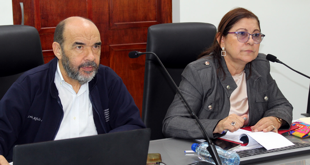 Doctores Luis Alfredo Lobato Blanco y Ramona Rodríguez Pérez, vicerrector y rectora de la UNAN-Managua, respectivamente.