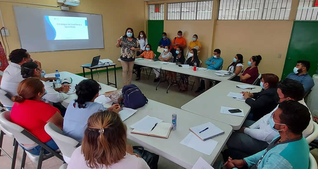 Docentes del INATEC durante el taller