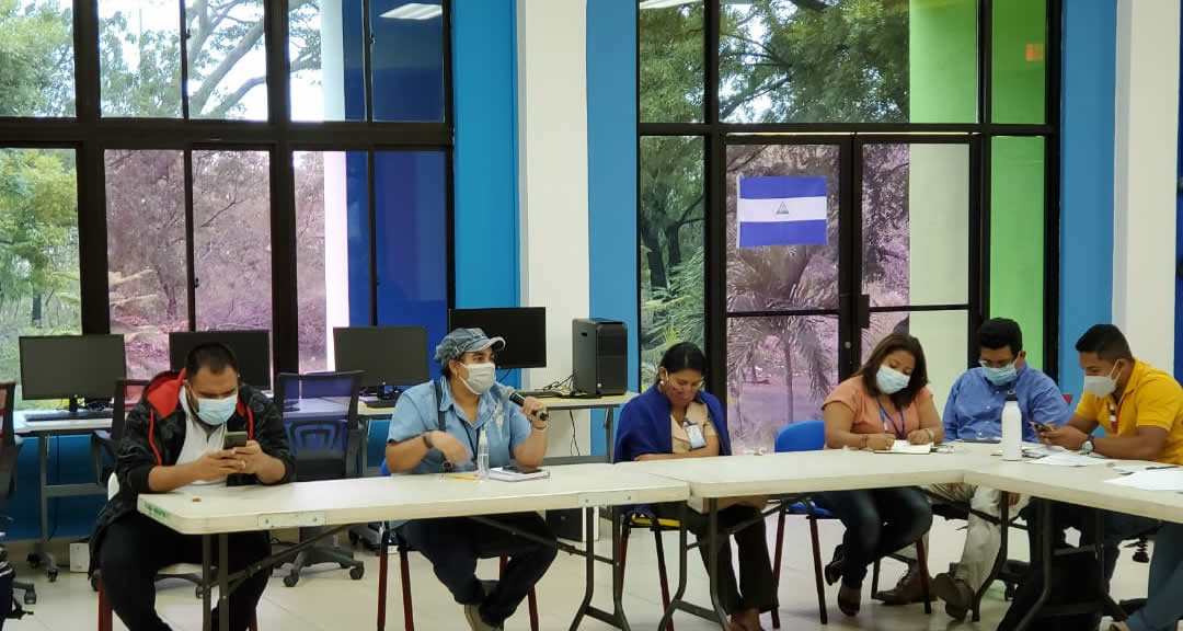 Estudiantes y tutores que representan a la UNAN-Managua en SFERA Experience junto a asesores del Programa y equipo técnico de la DIREX.