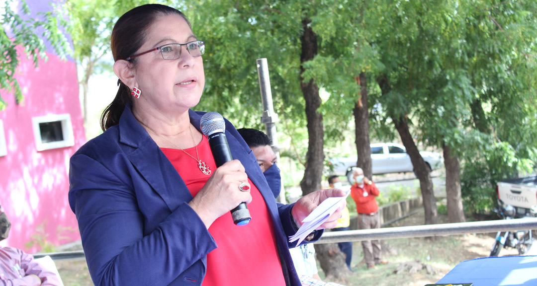 La maestra Ramona Rodríguez Pérez, Rectora de la UNAN- Managua y Presidenta del CNU, durante la lectura de la proclama