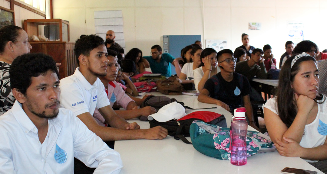 Estudiantes de las carreras de Biología, Ingeniería Ambiental y Gerencia Ambiental y de los Recursos Naturales participan en jornada de conferencias