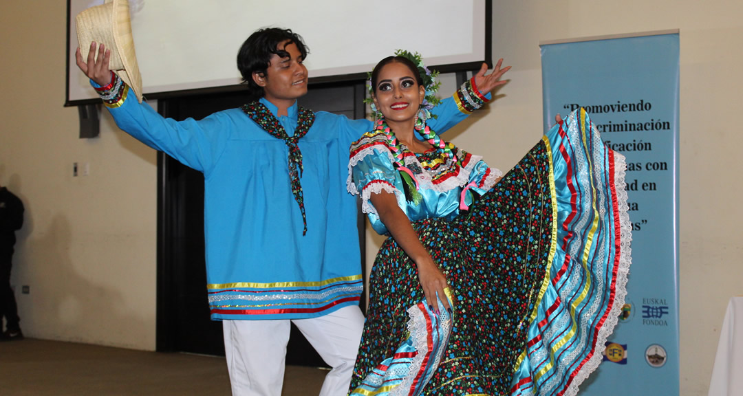 La agrupación de danza universitaria Nicaragua Mía animó la actividad