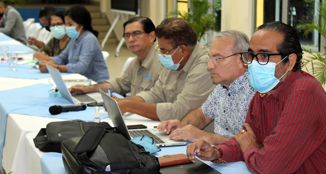 Representantes de instituciones del Estado, organizaciones internacionales y pequeños productores agroecológicos participaron en la actividad