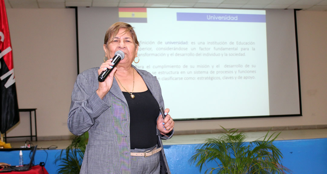 Dra. Jilma Romero Arrechavala, directora de Extensión Universitaria.