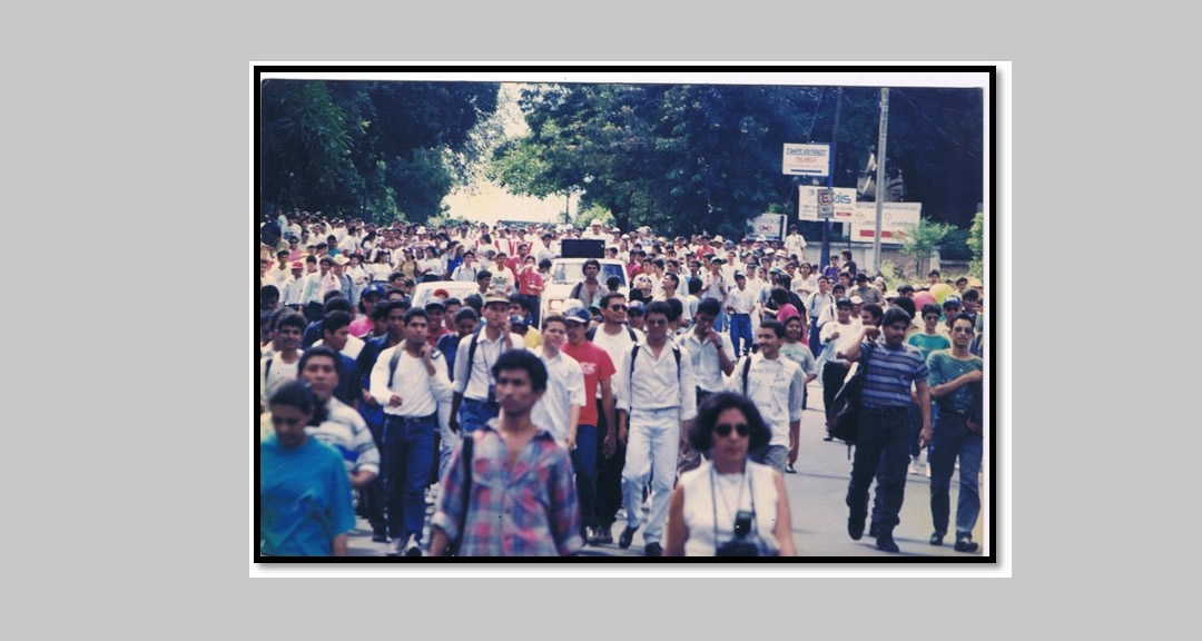 Universitarios en la marcha del 20 de abril de 1999