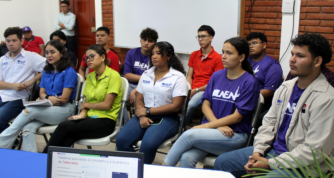 Estudiantes que participaron de forma presencial en el II Foro de Cooperación Genuina.