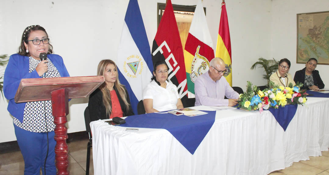 Autoridades municipales y académicas que presidieron el evento