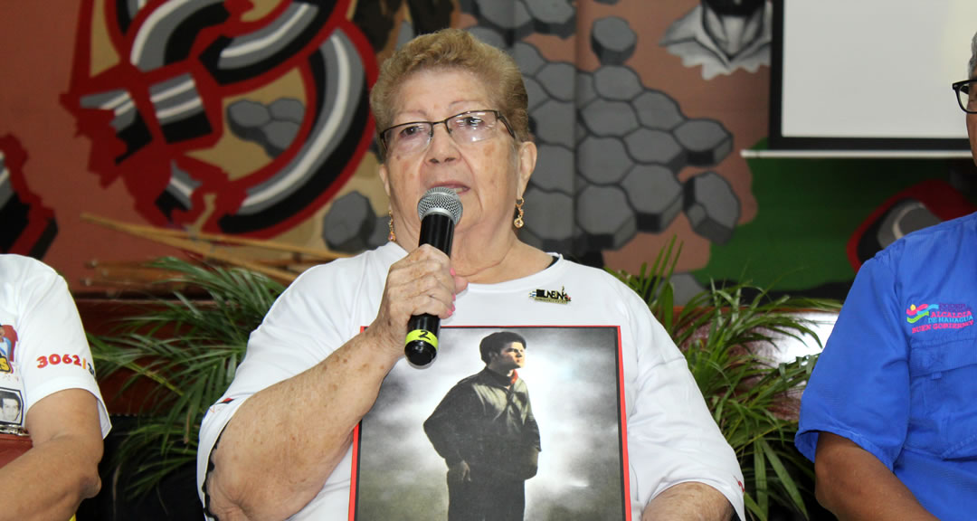 Olga Manzanares de Lacayo, madre de héroe y mártir, durante el encuentro.