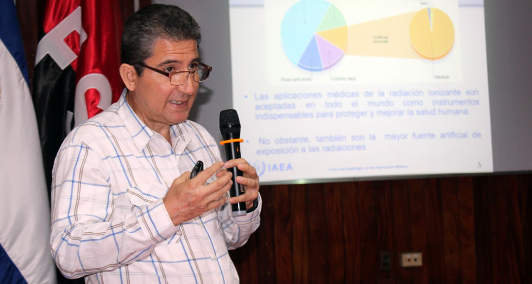 Mtro. Freddy Somarriba Vanegas, docente y facilitador de la charla.