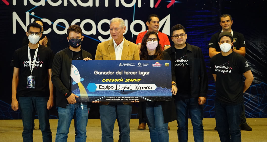 Ganadores del tercer lugar en la categoría Startup, equipo Digital Warriors de la FAREM Estelí, UNAN-Managua.