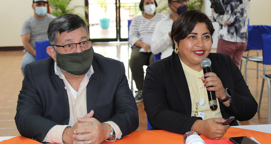 Los doctores Salvador Gutiérrez Buschting y Samantha María Espinoza Rivera, docentes investigadores de la UNAN-Managua.