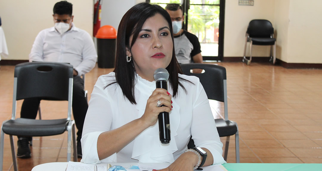 La doctora Alicia Idiáquez López destacó la relevancia de implementar un plan de formación por competencias en el profesorado
