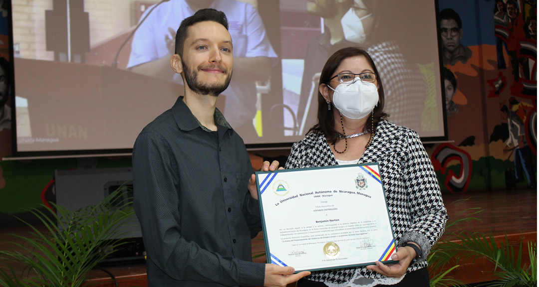 Benjamín Norton recibió el título honorífico de visitante distinguido