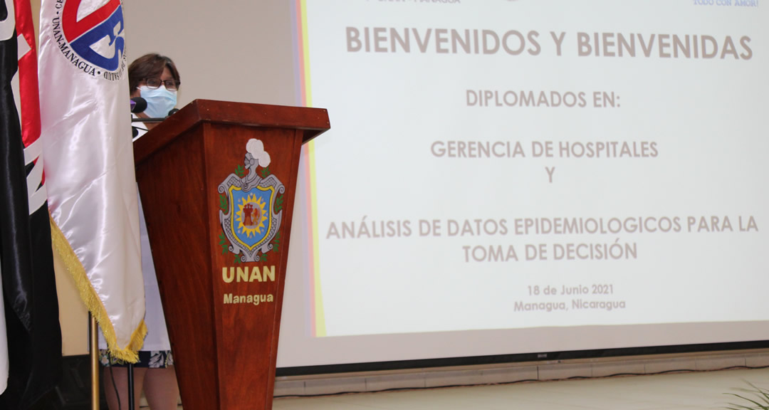 La Dra. Martha Reyes, Ministra de Salud, durante la inauguración de los diplomados