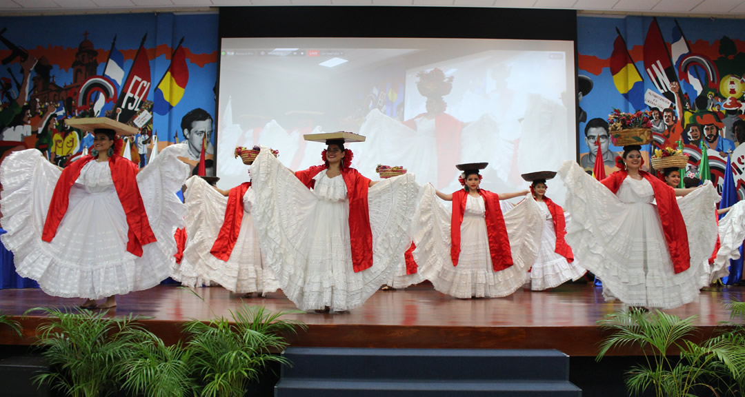 En la actividad se efectuaron diversas presentaciones culturales