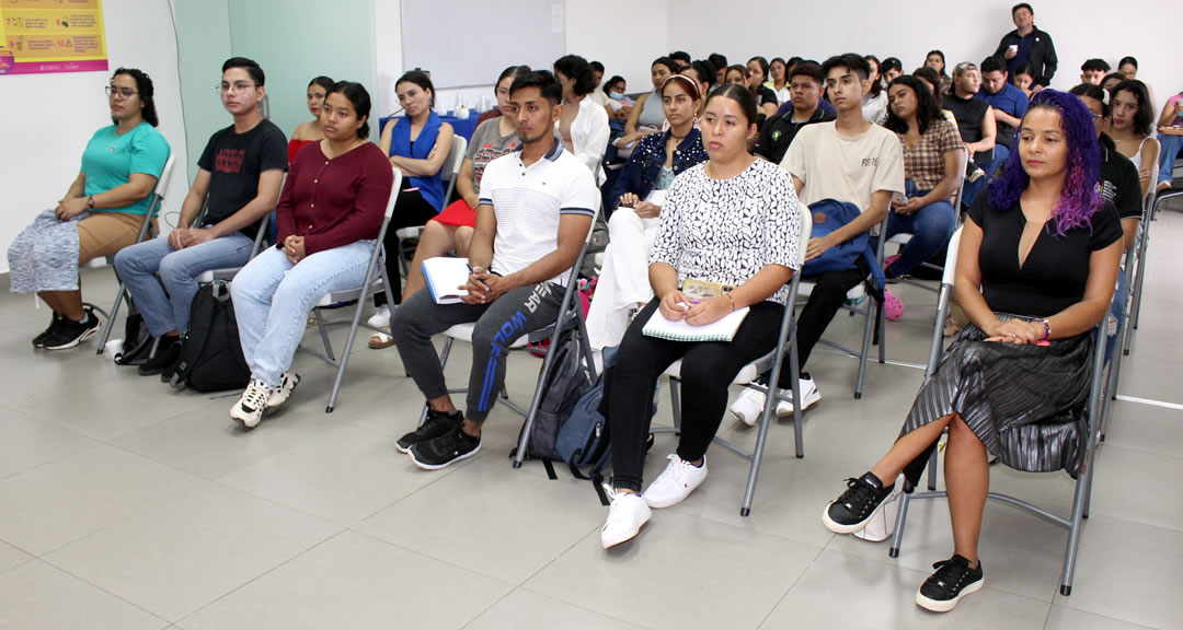 Estudiantes de Comunicación para el Desarrollo participan en charla sobre Producción de festivales de cine