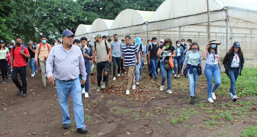 El objetivo de estas capacitaciones es los profesionales de las ciencias agronómicas compartan estos saberes sobre la tierra y puedan aportar al desarrollo local y regional.