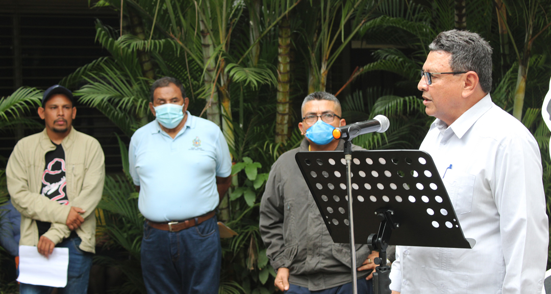 MSc. Jaime López Lowery durante su discurso en el RUCFA