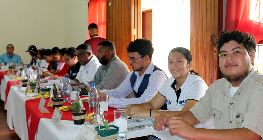 Representantes de la Unión Nacional de Estudiantes de Nicaragua (UNEN)