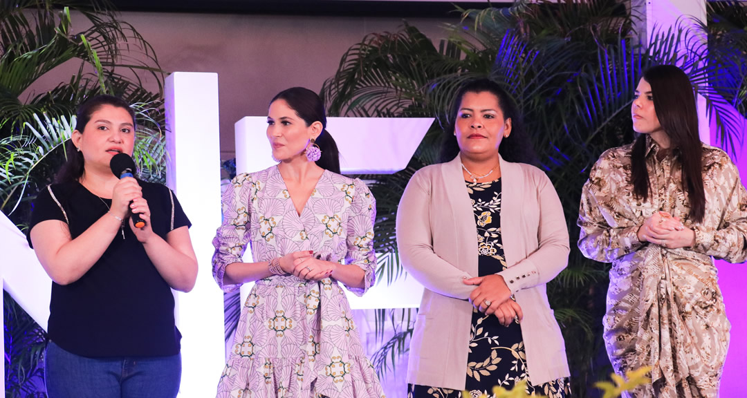 Maestra Violeta Gago, directora de Innovación de la UNAN-Managua junto a Xiomara Blandino, directora de Nicaragua Emprende; Justa Pérez, ministra del MEFCCA, y Camila Ortega, coordinadora general de la Comisión de Economía Creativa