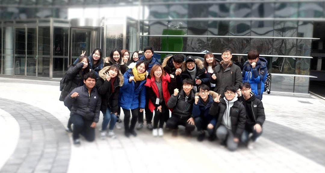 Profesor Bilson Aguilar Parrales durante su estancia en la Universidad Nacional de Chungbuk en Corea