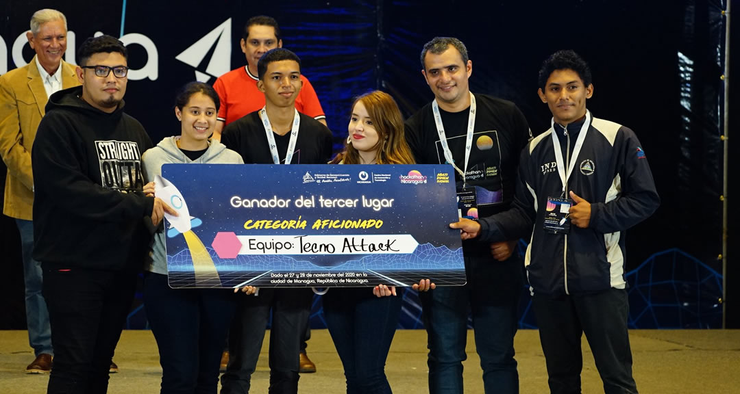 Ganadores del tercer lugar en la categoría Aficionado, equipo Tecno Attack de la FAREM-Carazo, UNAN-Managua.