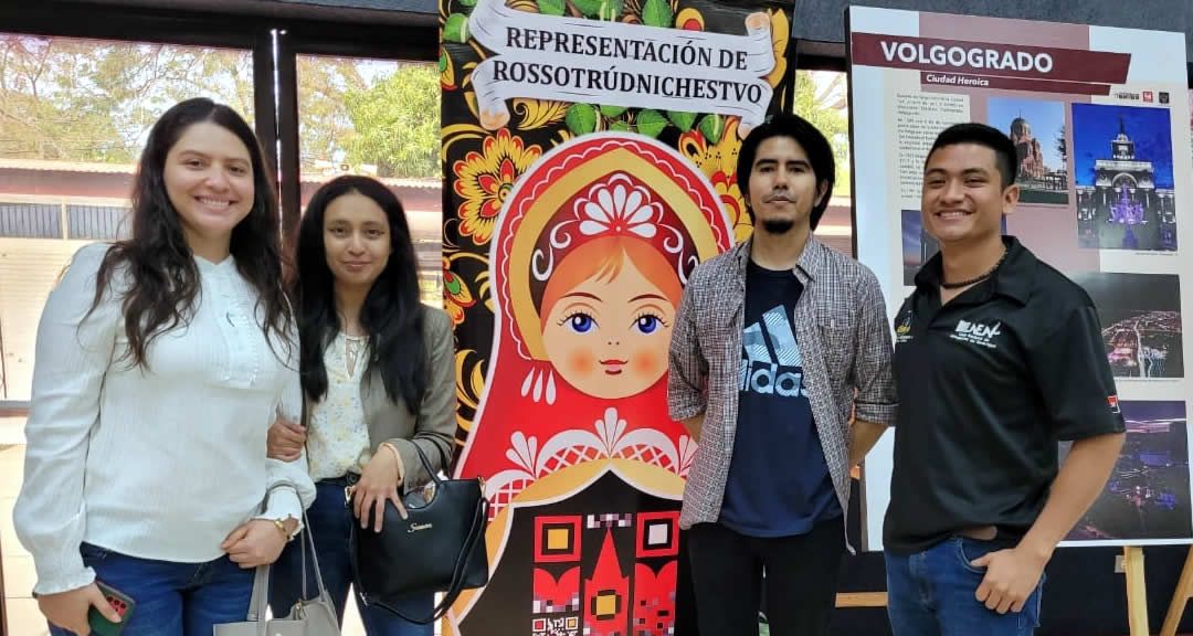 Estudiantes de lengua rusa durante una actividad cultural.