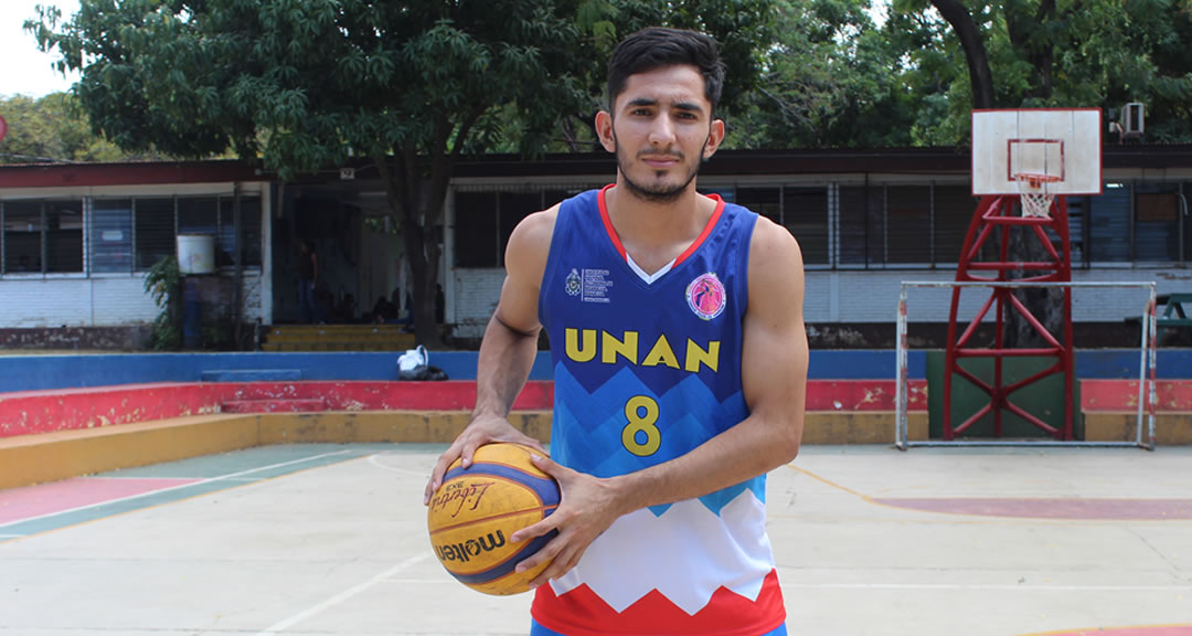 Elgin Mejía Sáenz: «Me siento orgulloso de representar la bandera de la UNAN-Managua en el baloncesto nacional»