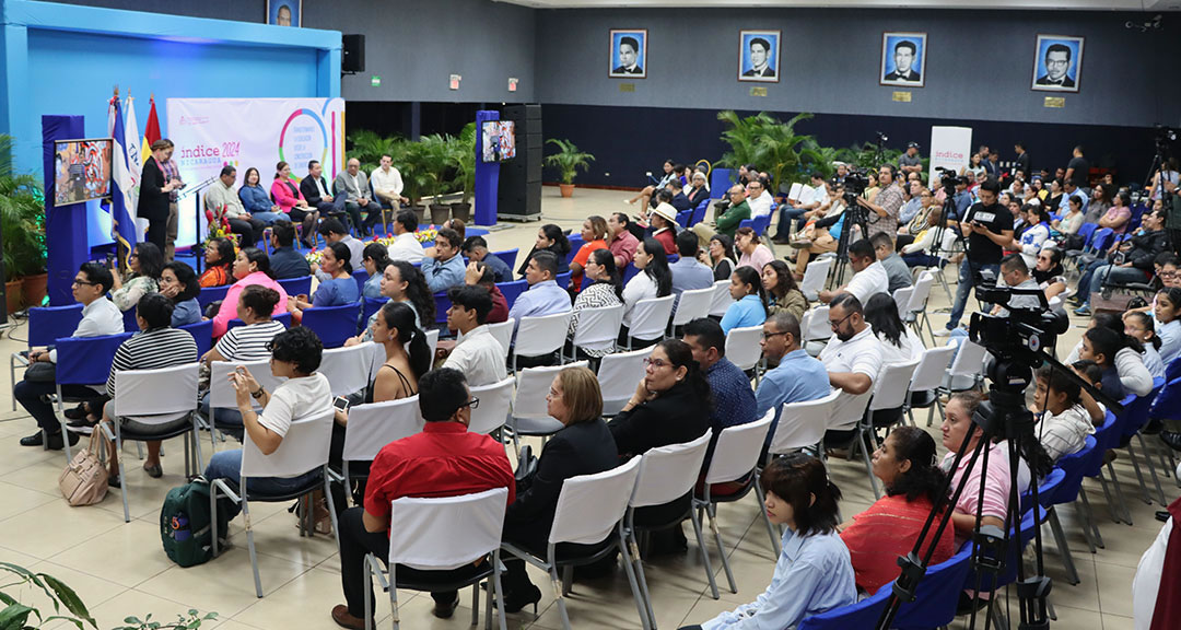 Estudiantes de carreras de grado y posgrado del área de la salud reciben reconocimientos