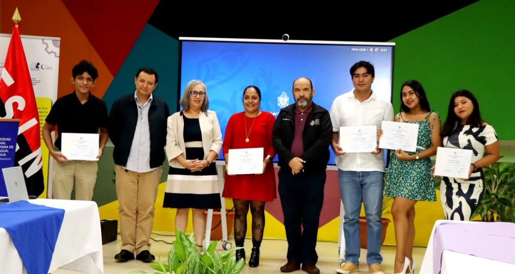 Estudiantes ganadores del Rally Nacional de Innovación reciben reconocimiento