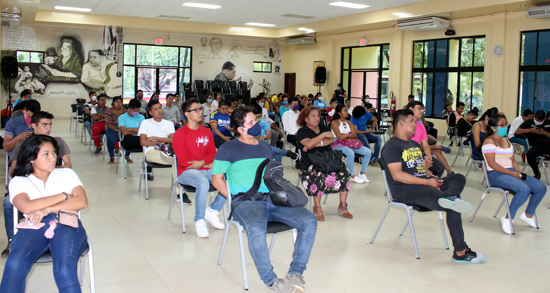 Estudiantes de la UNAN-Managua participaron en el conversatorio