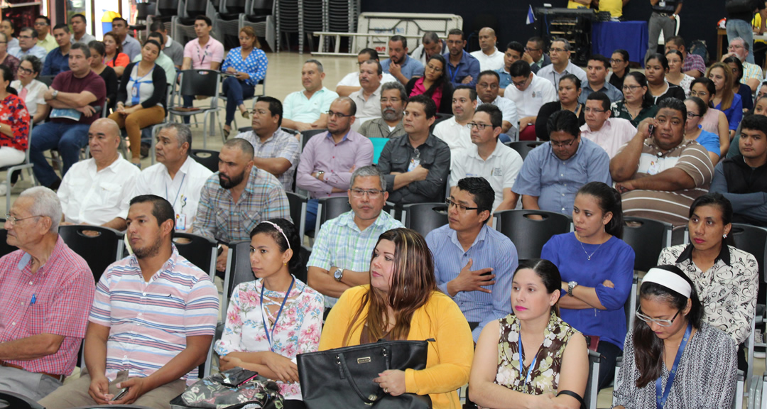 Ciencias e Ingeniería realiza conversatorio académico sobre el proceso de perfeccionamiento curricular.